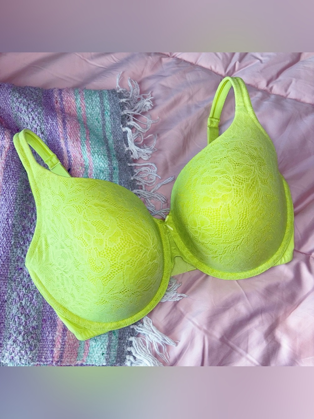 Cacique 38H Neon Yellow Lace T-Shirt Bra Underwire Lightly Lined